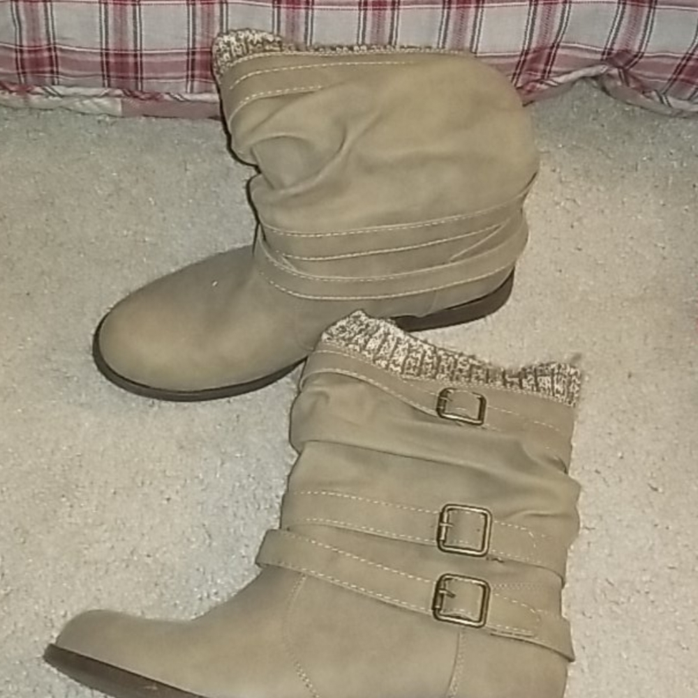 💥🌟🔥3/$40🔥🌟💥 Tan NWOT women's boots